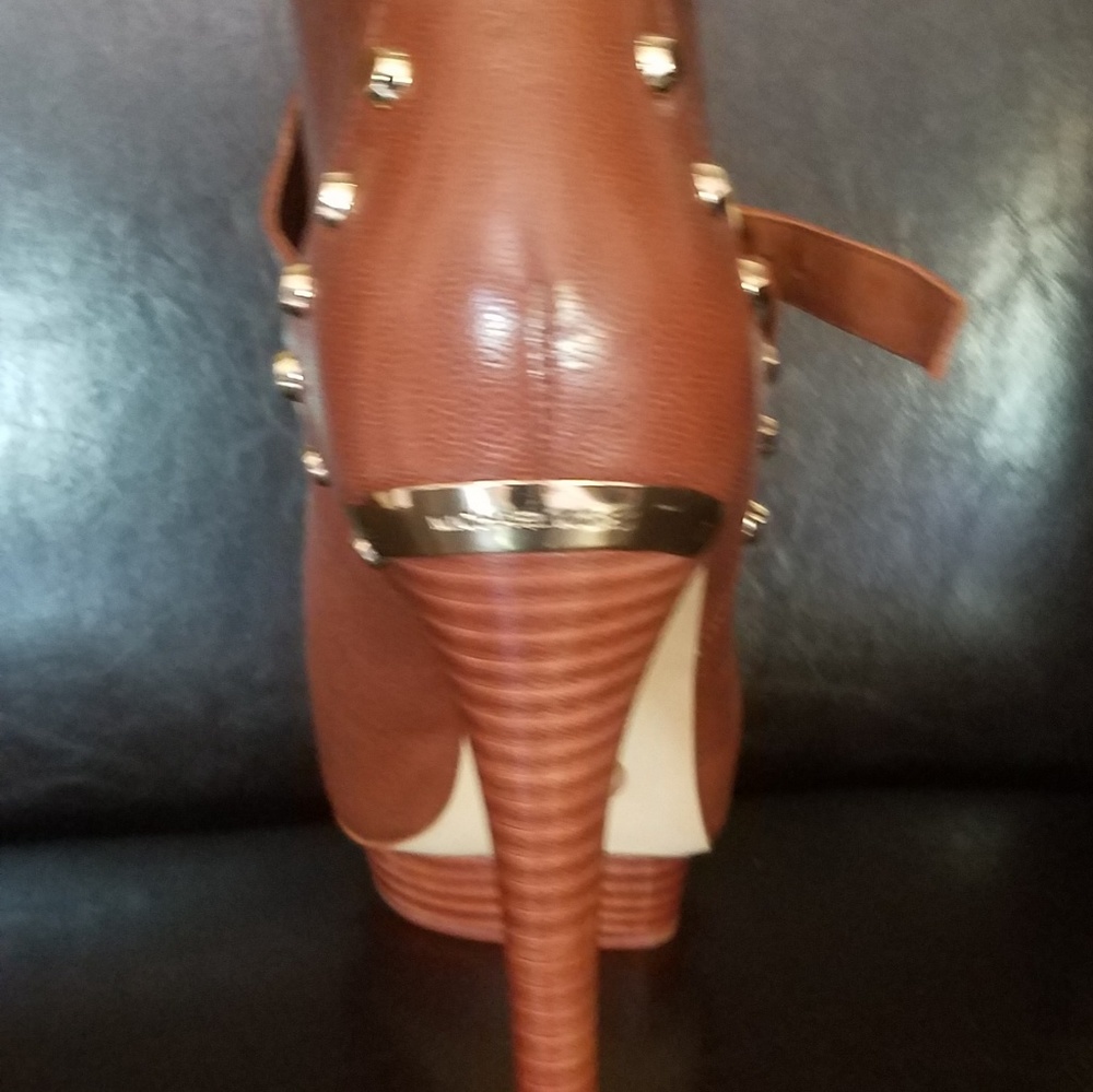 Shoes - Picture 2 of 3